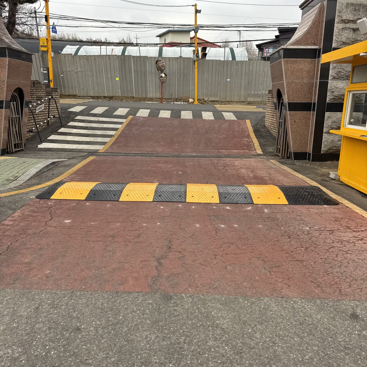 파주 신산초등학교 과속방지턱 교체 시공사례